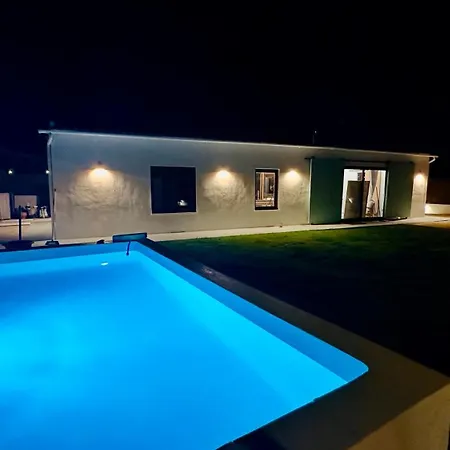 فيلة Salinas Natural Park *