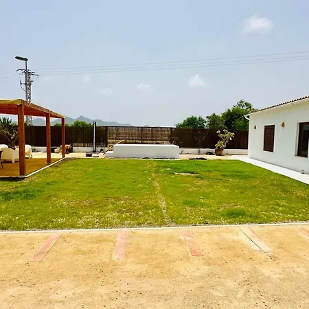 فيلة Salinas Natural Park *